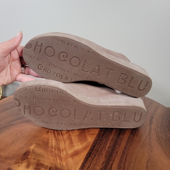 Chocolat Blu Yana Suede Wedge Sandals Size 9.5 Taupe Casual Comfy - Picture 11 of 16